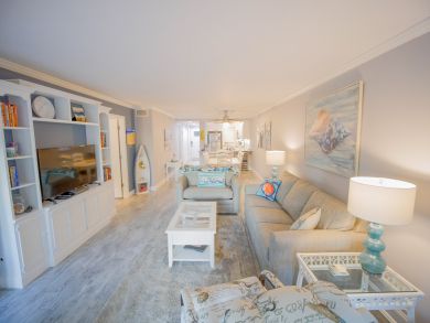 Two Bedroom Condo with Beach Access and Sleeps 6